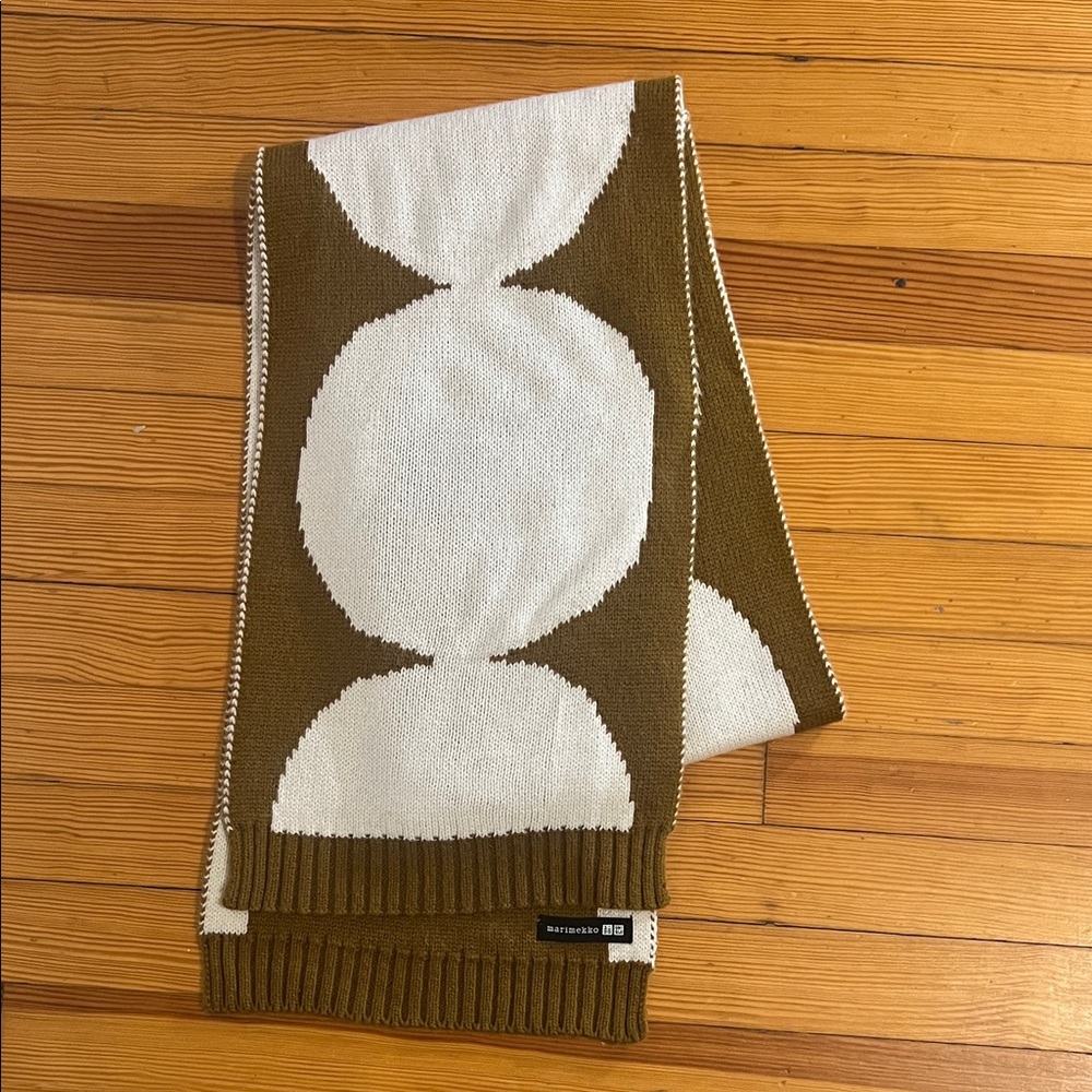 Marimekko Olive and White Geometric Knit Scarf